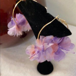 ONLY 1 LEFT! 🏆HP🏆🆕🌸 “Purple Pansy” Gold Hoop Earrings